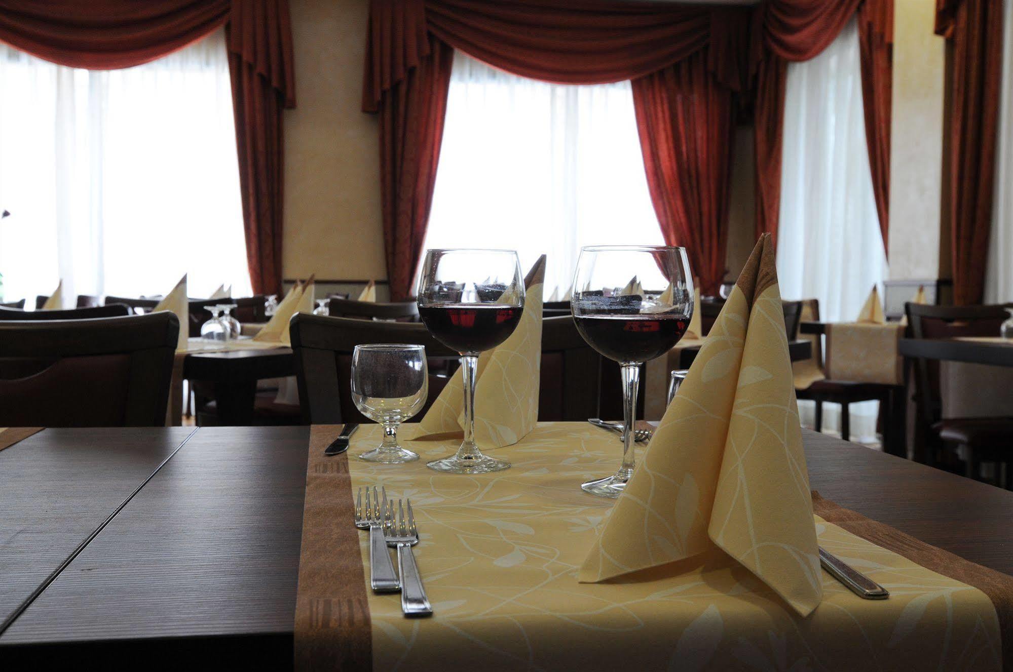 Hotel Dei Platani リミニ エクステリア 写真
