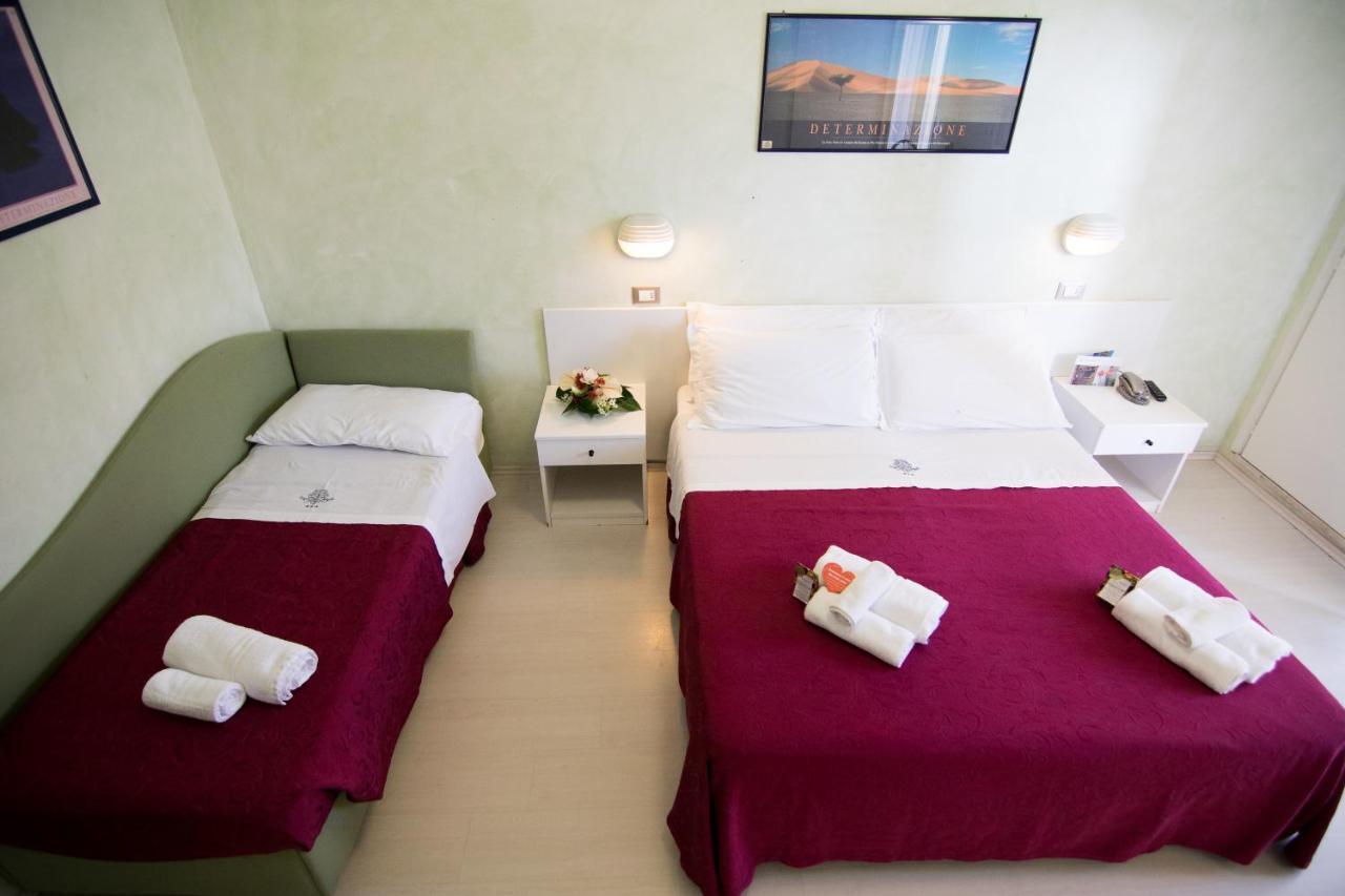 Hotel Dei Platani リミニ エクステリア 写真